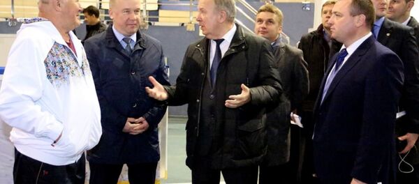 Вице-премьер Василий Жарко посетил тренировочный сбор женской сборной по теннису - Sputnik Беларусь