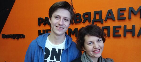 Рэжысёр Аляксандра Бутар і акцёр Эрык Абрамовіч Рэжысёр Аляксандра Бутар і акцёр Эрык Абрамовіч - Sputnik Беларусь