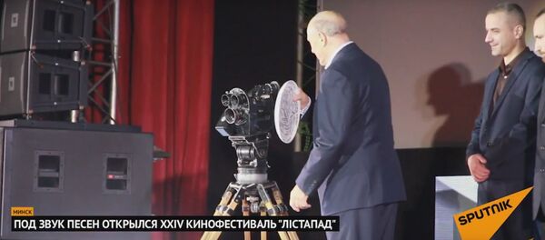 Под звук песен и разбитой тарелки: как стартовал Лістапад - Sputnik Беларусь