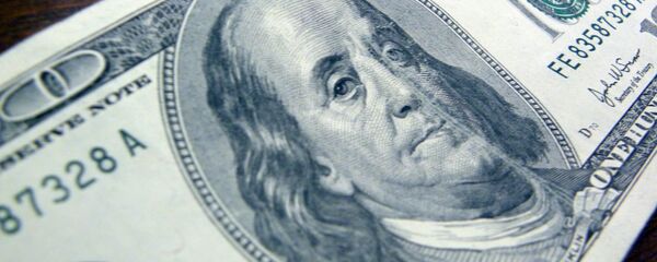 Купюра достоинством 100 долларов Купюра достоинством 100 долларов - Sputnik Беларусь