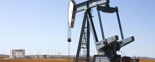 Добыча нефти, архивное фото - Sputnik Беларусь