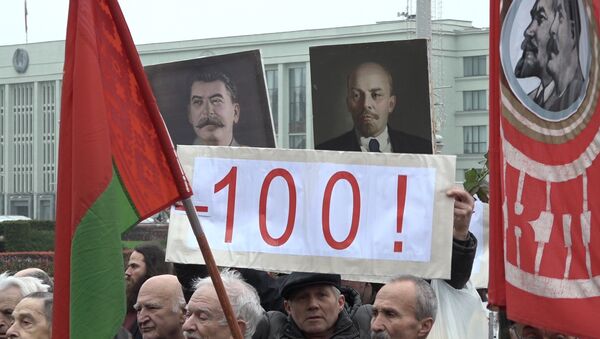 Бородатые коммунисты из США отметили в Минске День революции - Sputnik Беларусь