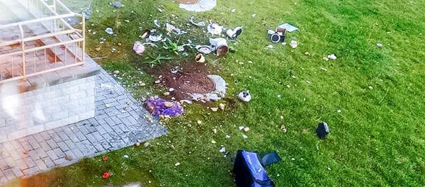 Выброшенные из квартиры вещи - Sputnik Беларусь