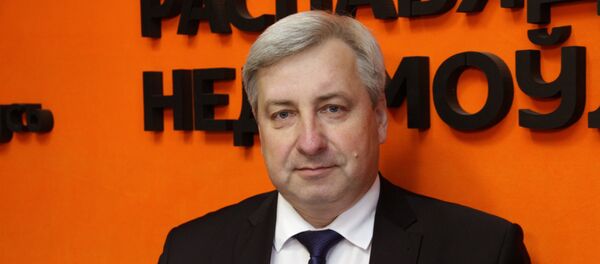 Дэкан гістарычнага факультэта БДУ Аляксандр Каханоўскі Дэкан гістарычнага факультэта БДУ Аляксандр Каханоўскі - Sputnik Беларусь