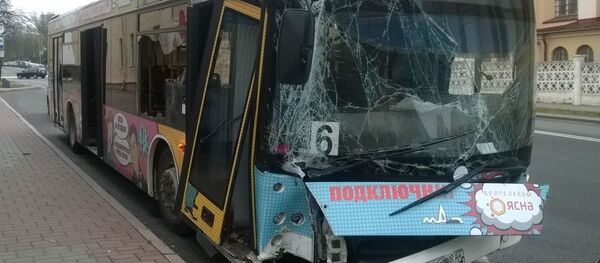 Автобус врезался в фонарный столб в Гродно - Sputnik Беларусь