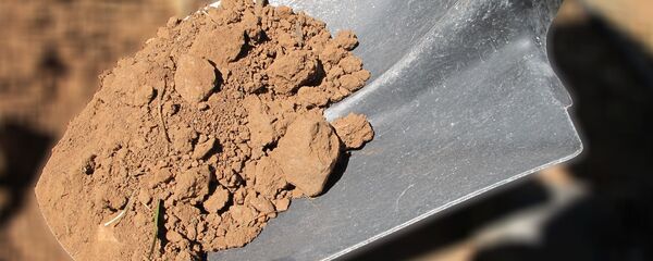 Яма в земле, архивное фото Яма в земле, архивное фото - Sputnik Беларусь