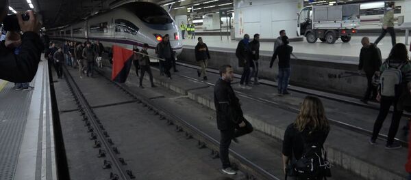 В Барселоне протестующие заблокировали железнодорожную станцию - Sputnik Беларусь