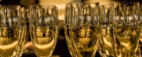 Стала вядома, колькі шампанскага нарыхтавалі для беларусаў да Новага года - Sputnik Беларусь