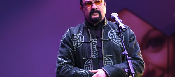 Американский актер, кинопродюсер и сценарист Стивен Сигал - Sputnik Беларусь