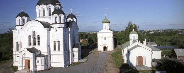 Спасо-Евфросиниевский монастырь в Полоцке. На заднем плане - Спасская церковь XII века, в которой молилась сама Евфросиния Полоцкая - Sputnik Беларусь