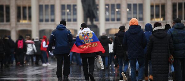Болельщики у стадиона Лужники перед началом товарищеского матча между сборными командами России и Аргентины. Болельщики у стадиона Лужники перед началом товарищеского матча между сборными командами России и Аргентины. - Sputnik Беларусь