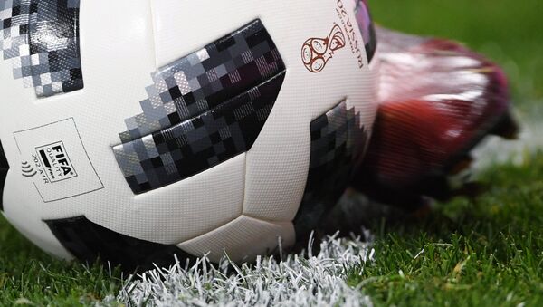 Официальный мяч чемпионата мира по футболу 2018 Telstar 18. Официальный мяч чемпионата мира по футболу 2018 Telstar 18. - Sputnik Беларусь