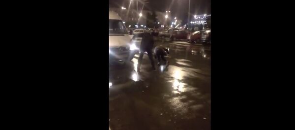 Пьяная драка пассажиров и водителя маршрутки в Гомеле - Sputnik Беларусь