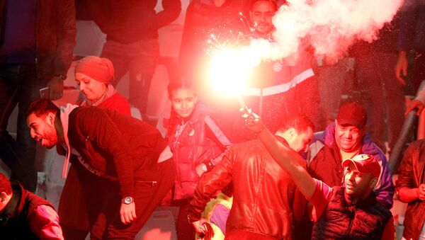 Фанаты сборной Марокко по футболу, празднуя выход на ЧМ, устроили беспорядки в Брюсселе - Sputnik Беларусь