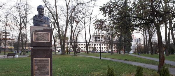 Памятник Симону Боливару в сквере его имени в центре Минска - Sputnik Беларусь