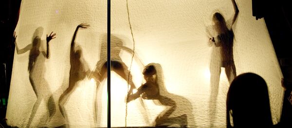 Танцовщицы выступают на вечеринке в клубе, архивное фото - Sputnik Беларусь