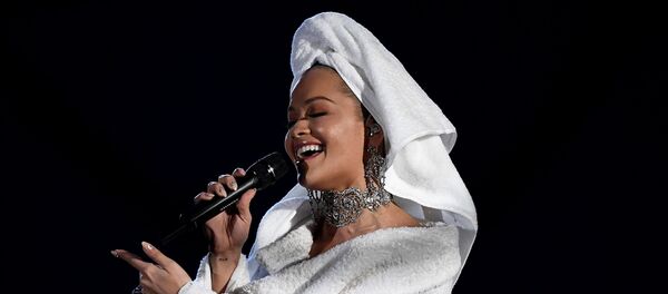 Британская певица Рита Ора выступает на церемонии вручения наград MTV Europe Music Awards 2017 года - Sputnik Беларусь