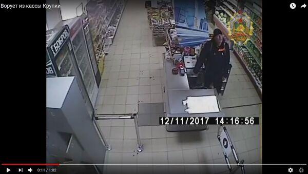 Борисовчанин залез в кассу магазина прямо под камерой видеонаблюдения - Sputnik Беларусь
