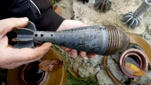 Обломок снаряда в музее под открытым небом Гражданская война на Донбассе - Sputnik Беларусь
