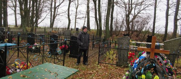 На этом кладбище возле деревни Сумароково для Ефременко уже была вырыта могила - Sputnik Беларусь