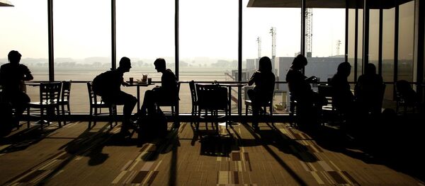 Посетители кафе, архивное фото - Sputnik Беларусь