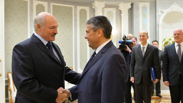 Президент Беларуси Александр Лукашенко и вице-канцлер, федеральный министр иностранных дел ФРГ Зигмар Габриэль - Sputnik Беларусь