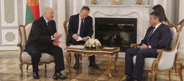 Президент Беларуси Александр Лукашенко и вице-канцлер, федеральный министр иностранных дел ФРГ Зигмар Габриэль - Sputnik Беларусь