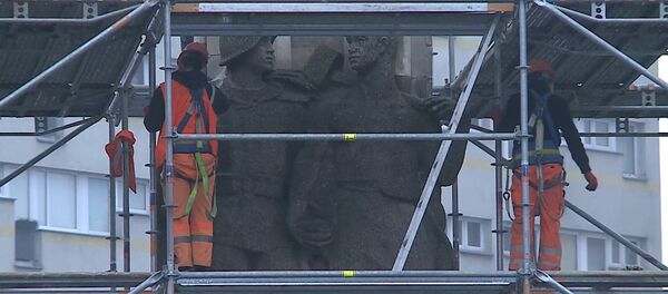 Демонтаж памятника благодарности Красной армии начался в Щецине Демонтаж памятника благодарности Красной армии начался в Щецине - Sputnik Беларусь