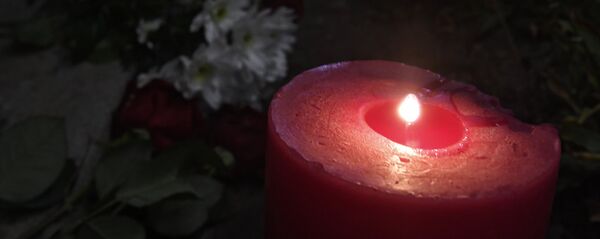 Свечка і кветкі - Sputnik Беларусь
