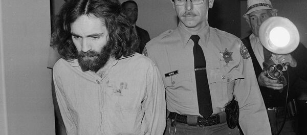 Чарльз Мэнсон во время суда 1970 год - Sputnik Беларусь