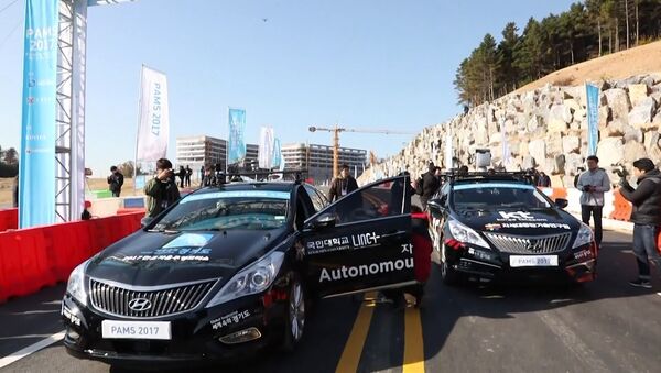 Беспилотные машины состязались в гонках на шоу в Южной Корее - Sputnik Беларусь