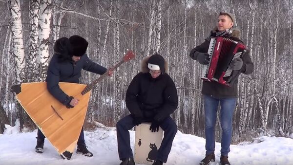 Сибирские музыканты исполнили хит Despacito на аккордеоне и балалайке, видео - Sputnik Беларусь