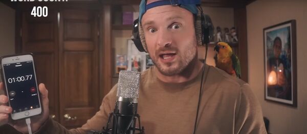 Відэафакт: рэпер з папугаем на плячы выдаў 400 слоў за хвіліну Відэафакт: рэпер з папугаем на плячы выдаў 400 слоў за хвіліну - Sputnik Беларусь