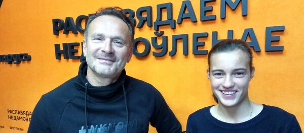 Старший тренер национальной сборной по парусному спорту Владимир Холодинский и участница юношеской национальной сборной Юлия Матвеенко - Sputnik Беларусь