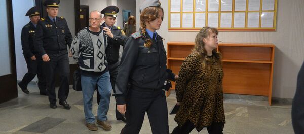 Экс-директор Минского зоопарка и его супруга перед началом судебного заседания - Sputnik Беларусь