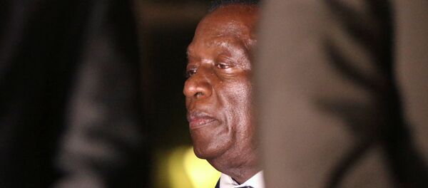 Роберта Мугабе   Читать дальше: https://sputnik.by/columnists/20171123/1032114668/kto-takoj-mnangagva-prezident-lacoste-ili-krokodil.htmlзаменит на посту президента Зимбабве Роберта Мугабе - Sputnik Беларусь