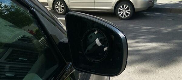 Автомобиль, с которого подростки украли зеркало - Sputnik Беларусь