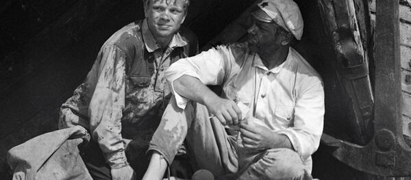 Актеры Анатолий Кузнецов (справа) и Николай Годовиков (слева) - Sputnik Беларусь