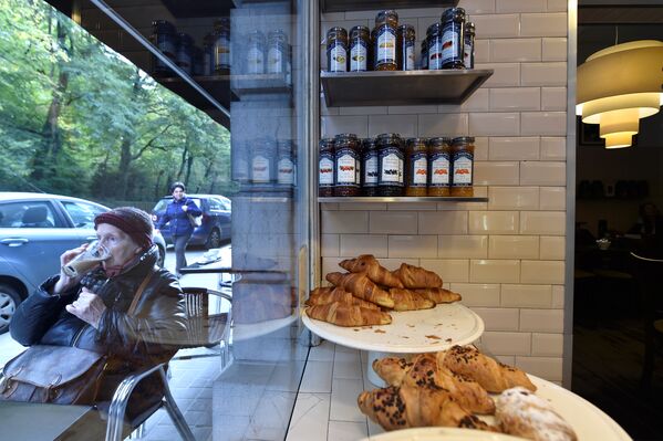 Круассаны с джемом в бельгийском кафе - лучший завтрак брюссельца. - Sputnik Беларусь