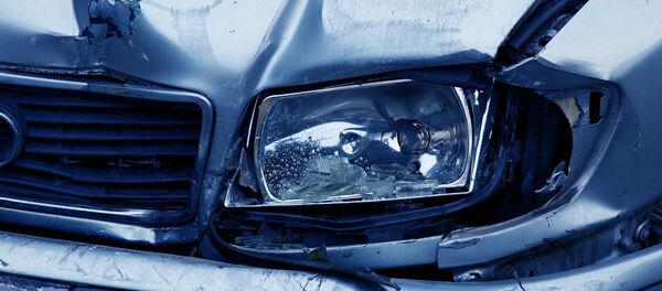 Разбитая фара автомобиля, архивное фото - Sputnik Беларусь