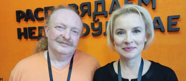 Директор и художественный руководитель семейного инклюзивного театра Ирина Пушкарева и продюсер Леонид Динерштейн - Sputnik Беларусь