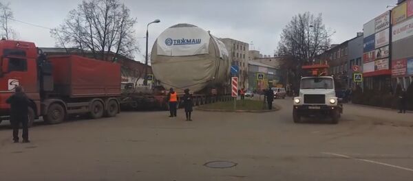 Очевидцы делятся кадрами перевозки шлюза для БелАЭС по России - Sputnik Беларусь