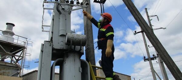 Работы на электросетях, архивное фото Работы на электросетях, архивное фото - Sputnik Беларусь