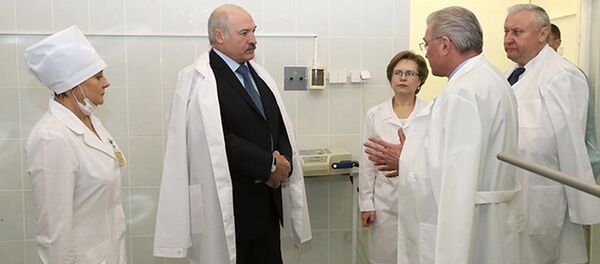 Александр Лукашенко в ЦРБ Буда-Кошелево - Sputnik Беларусь