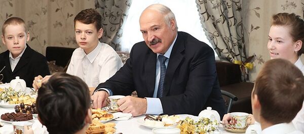 Александр Лукашенко в гостях у семьи Новиковых - Sputnik Беларусь