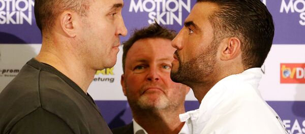 Александр Устинов и Мануэль Чарр перед боем за чемпионский титул Александр Устинов и Мануэль Чарр перед боем за чемпионский титул - Sputnik Беларусь