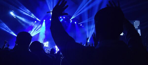 Танцующие на дискотеке - Sputnik Беларусь