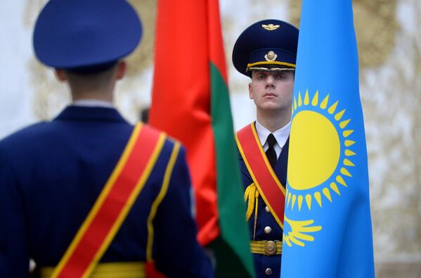 Президент Казахстана Нурсултан Назарбаев прибыл в Беларуст 29 ноября, президентский борт приземлился в Национальном аэропорту Минск в районе полудня - Sputnik Беларусь