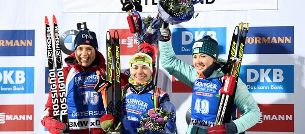 Победительницы индивидуальной гонки на первом этапе КМ в Эстерсунде Победительницы индивидуальной гонки на первом этапе КМ в Эстерсунде - Sputnik Беларусь