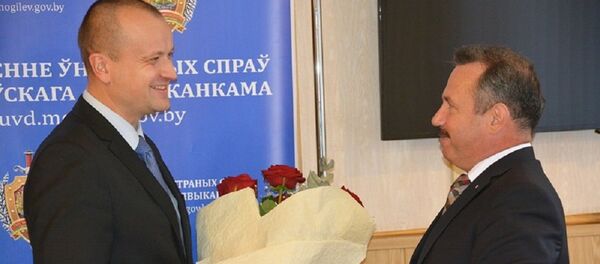 Вручение подарка герою Вручение подарка герою - Sputnik Беларусь